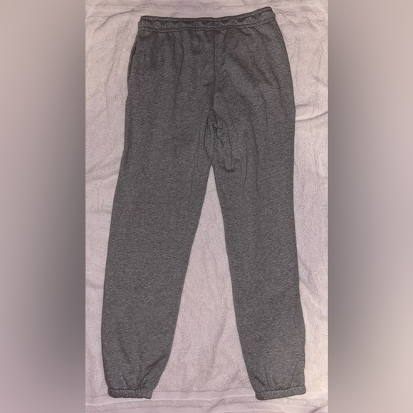 Nike Women’s Sweatpants - Picture 3 of 4